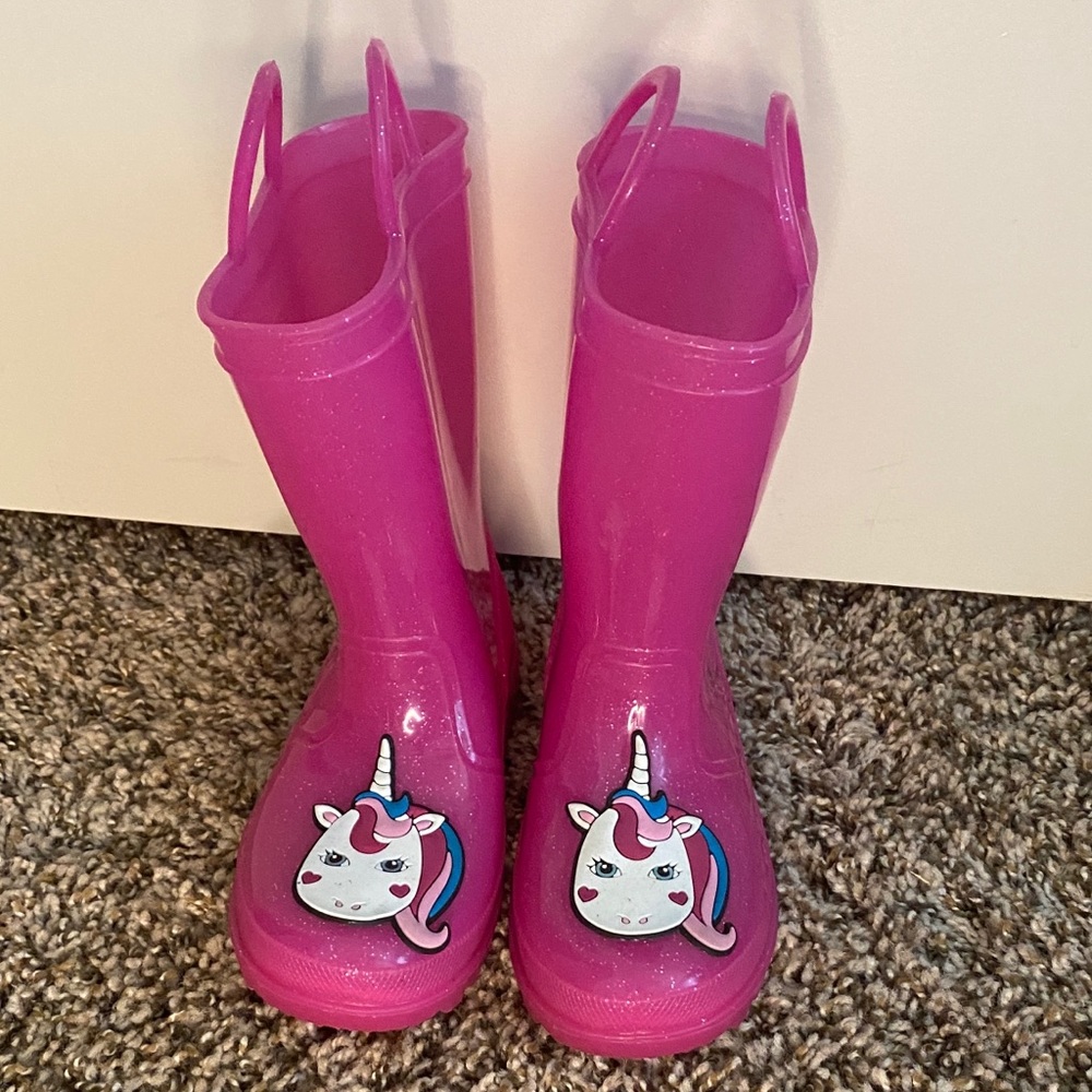 Toddler size 10 rain boot